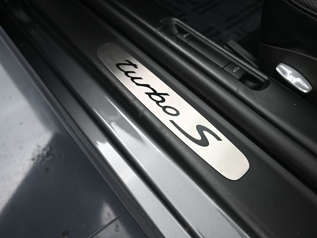 Thumbnail: 2013 Porsche 911 - 6