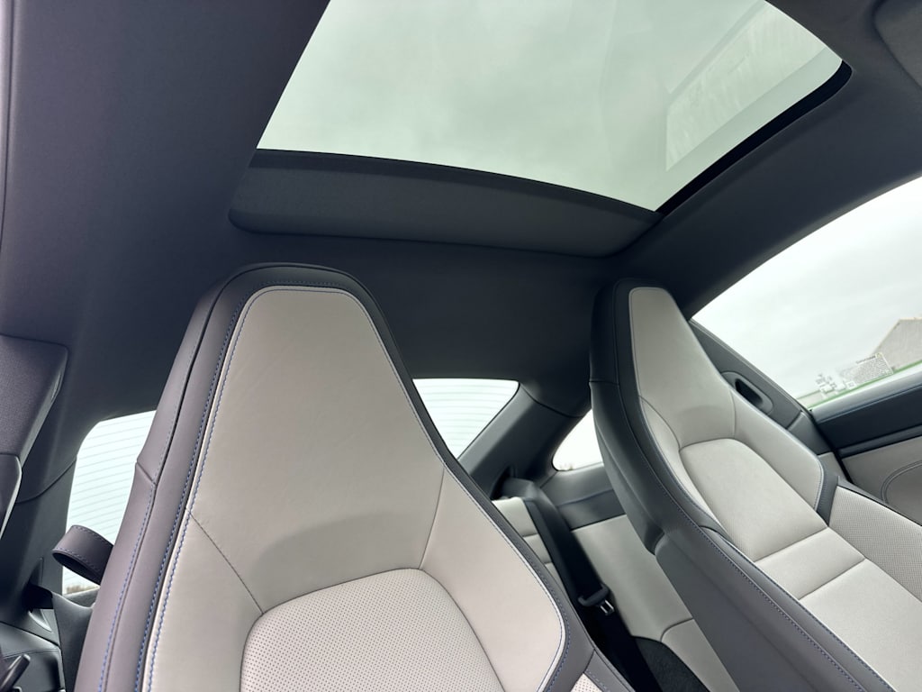 Thumbnail: 2025 Porsche 911 - 21