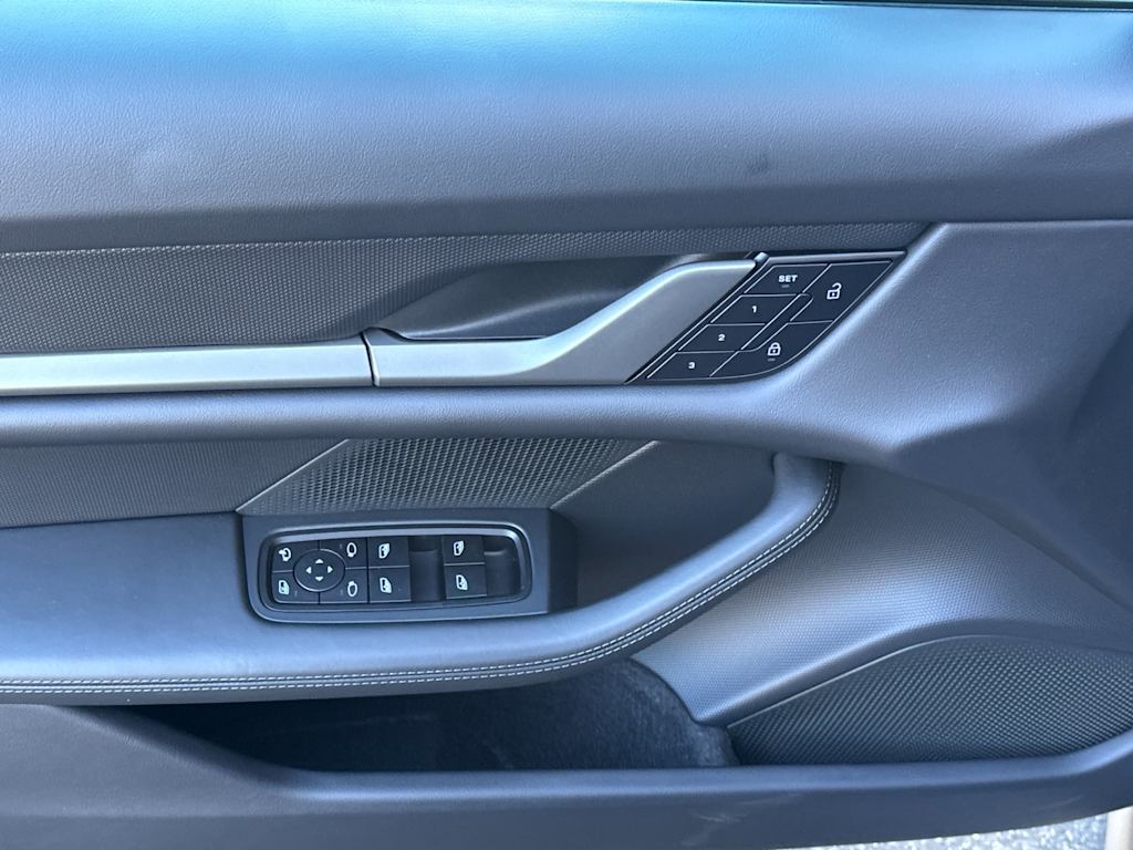 Thumbnail: 2025 Porsche Taycan - 19