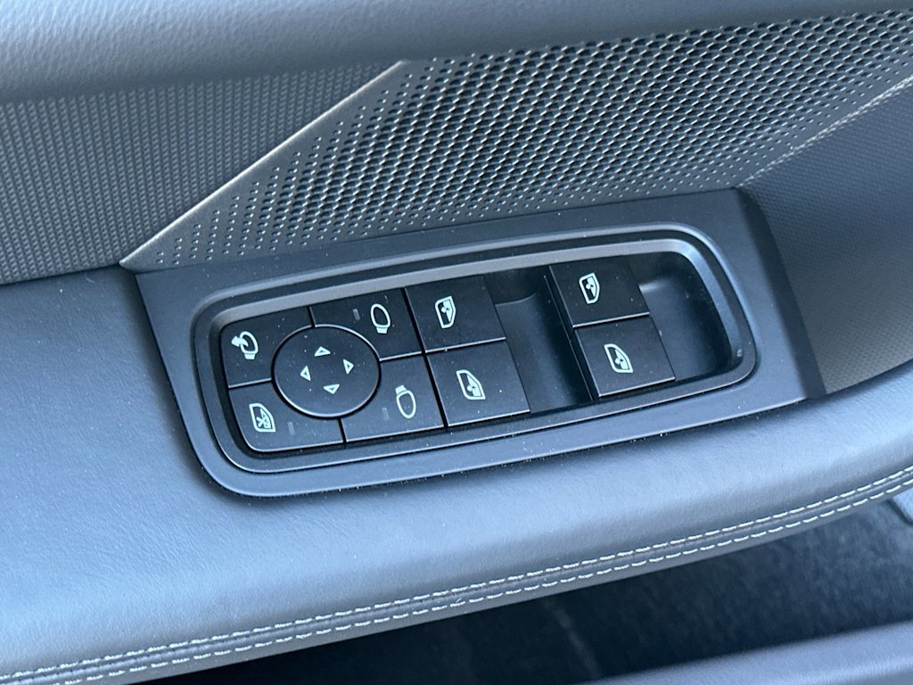 Thumbnail: 2025 Porsche Taycan - 20