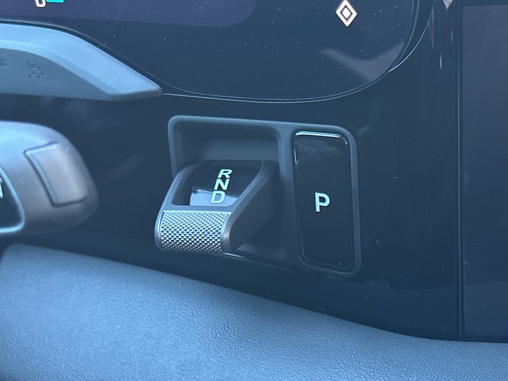 Thumbnail: 2025 Porsche Taycan - 15