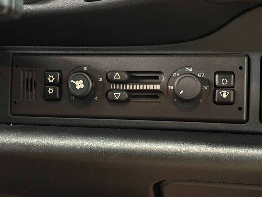 1997 Porsche 911 Carrera S 23