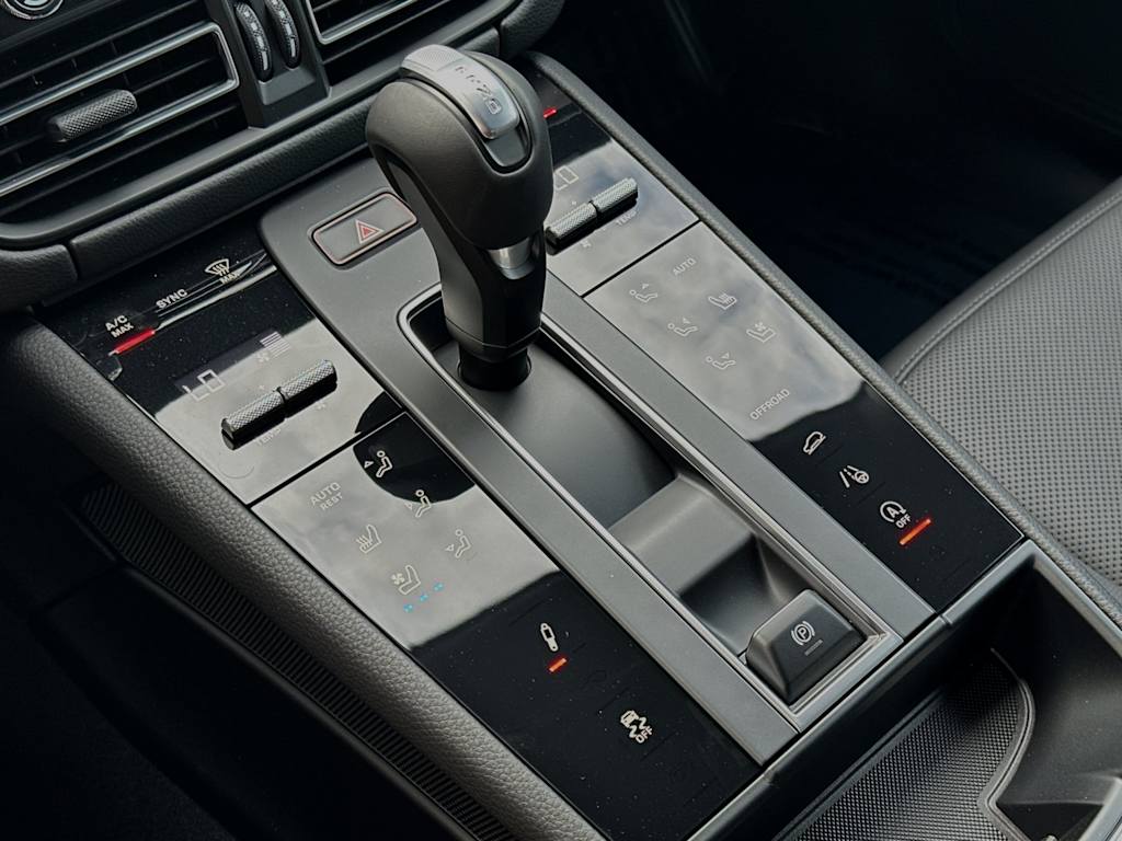 Thumbnail: 2025 Porsche Macan - 14