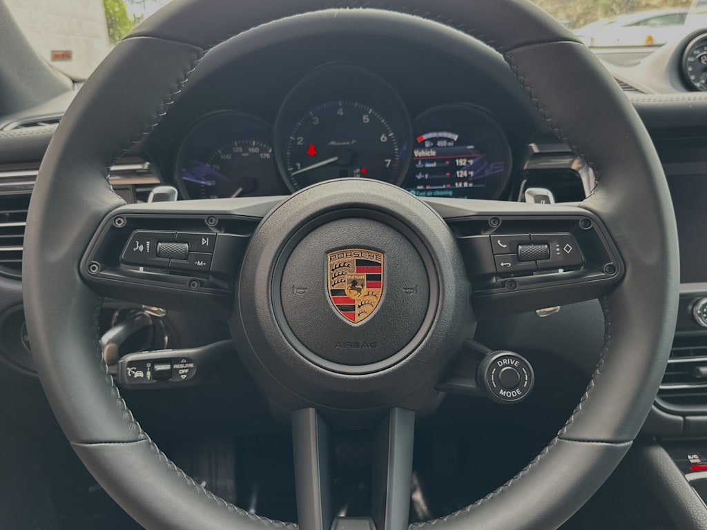 Thumbnail: 2025 Porsche Macan - 12