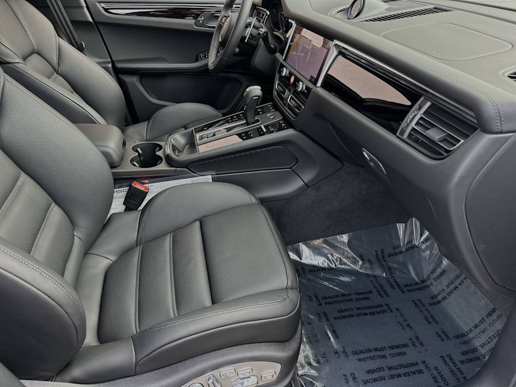 Thumbnail: 2025 Porsche Macan - 22