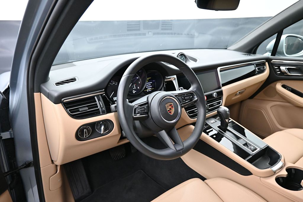 Thumbnail: 2025 Porsche Macan - 2