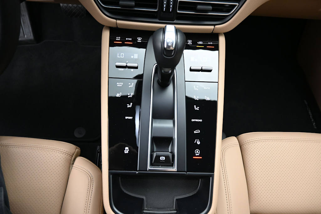 Thumbnail: 2025 Porsche Macan - 13
