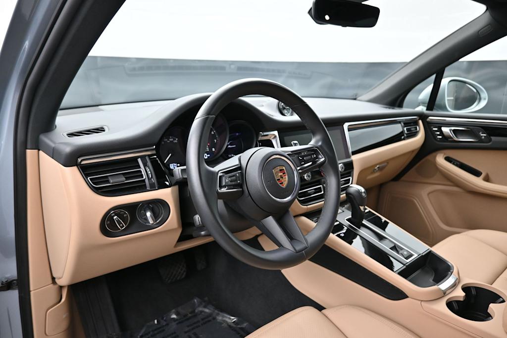 Thumbnail: 2025 Porsche Macan - 2