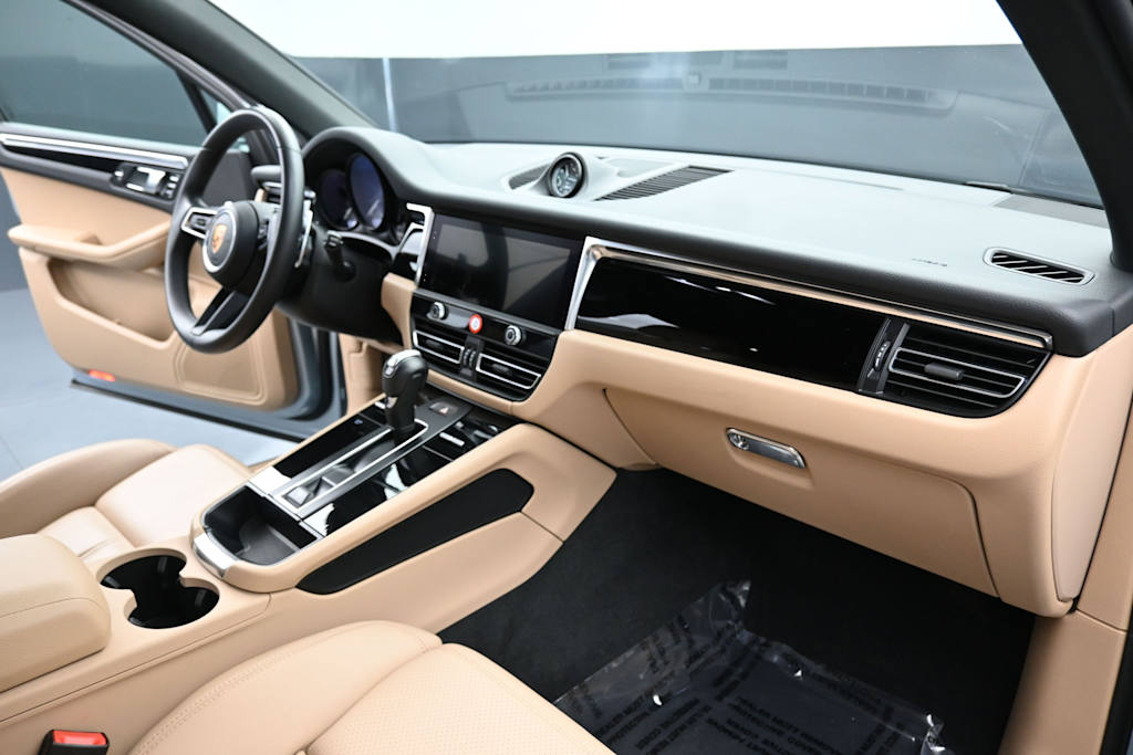 Thumbnail: 2025 Porsche Macan - 11