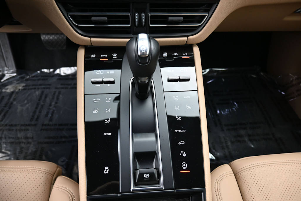 Thumbnail: 2025 Porsche Macan - 13