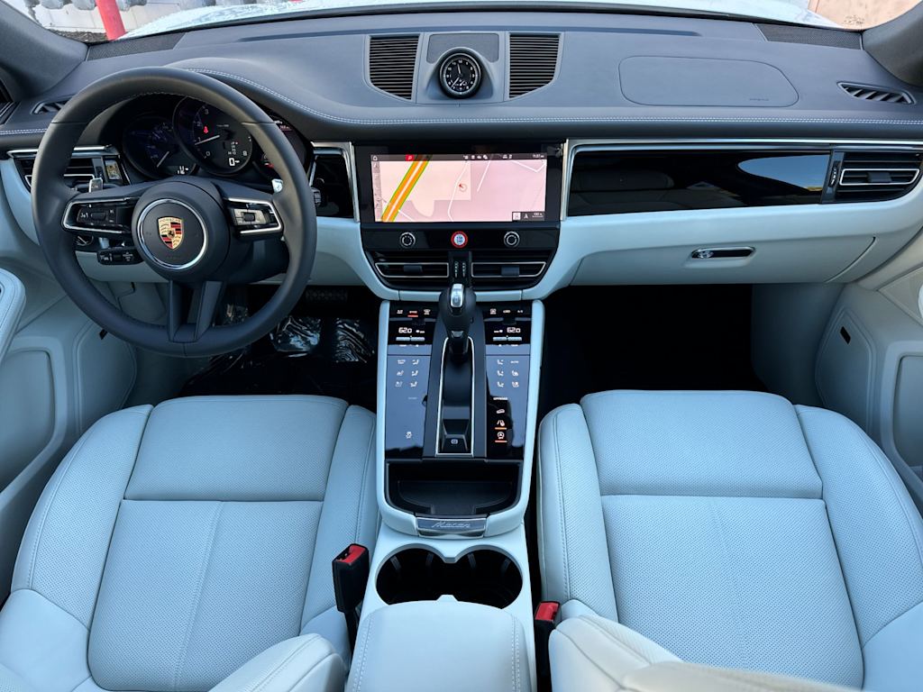 Thumbnail: 2025 Porsche Macan - 2