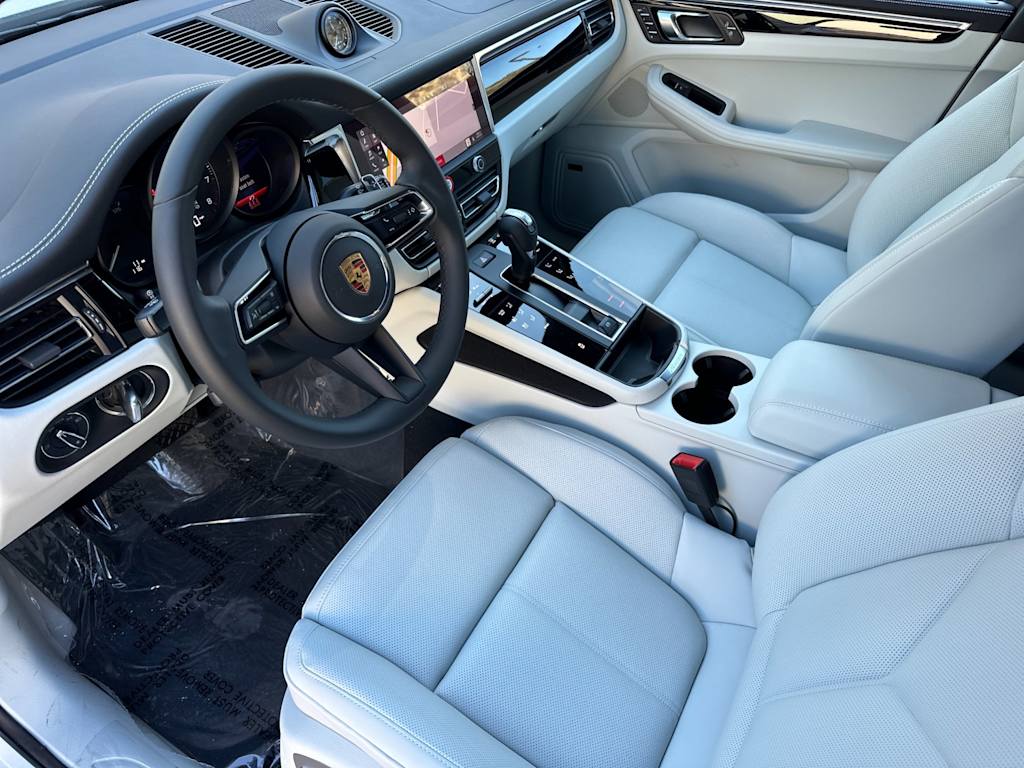 Thumbnail: 2025 Porsche Macan - 10