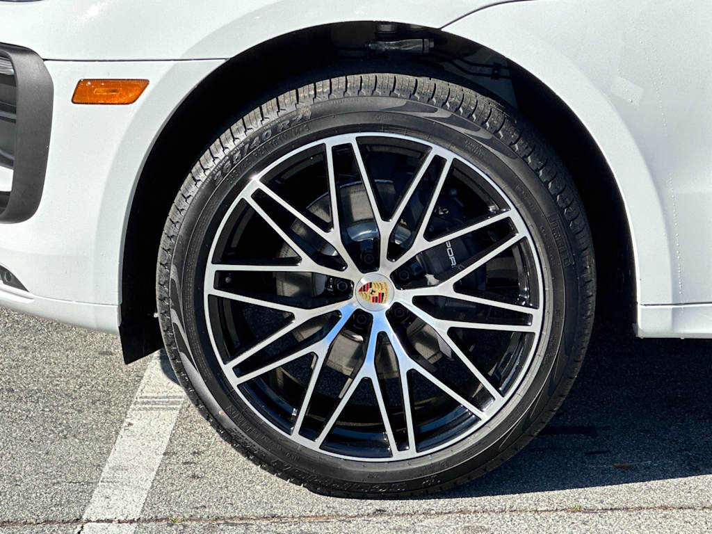 Thumbnail: 2025 Porsche Macan - 8