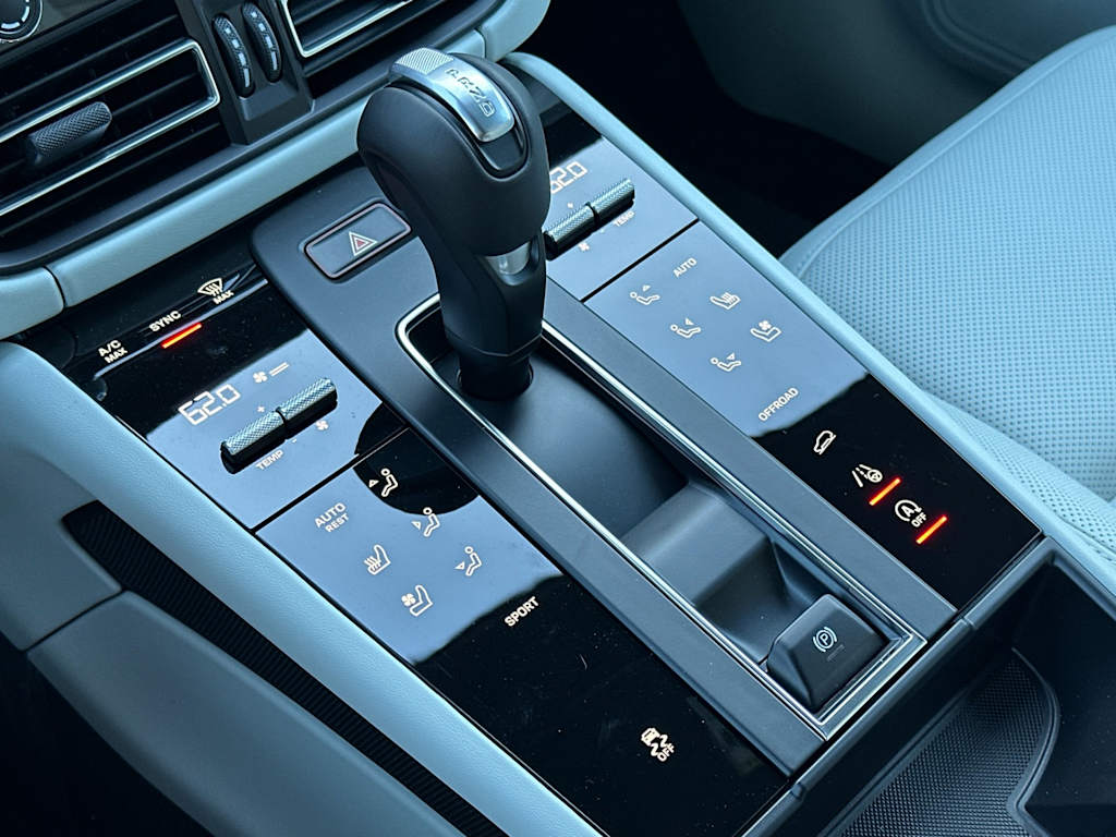 Thumbnail: 2025 Porsche Macan - 15