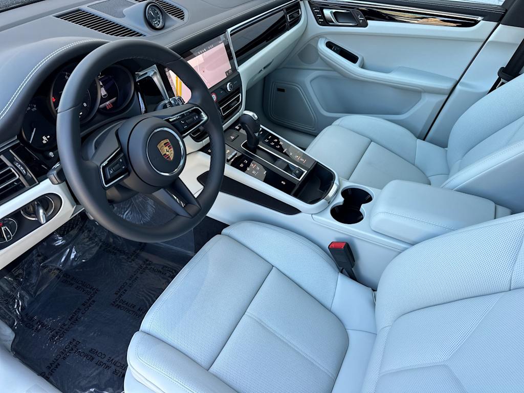 Thumbnail: 2025 Porsche Macan - 10