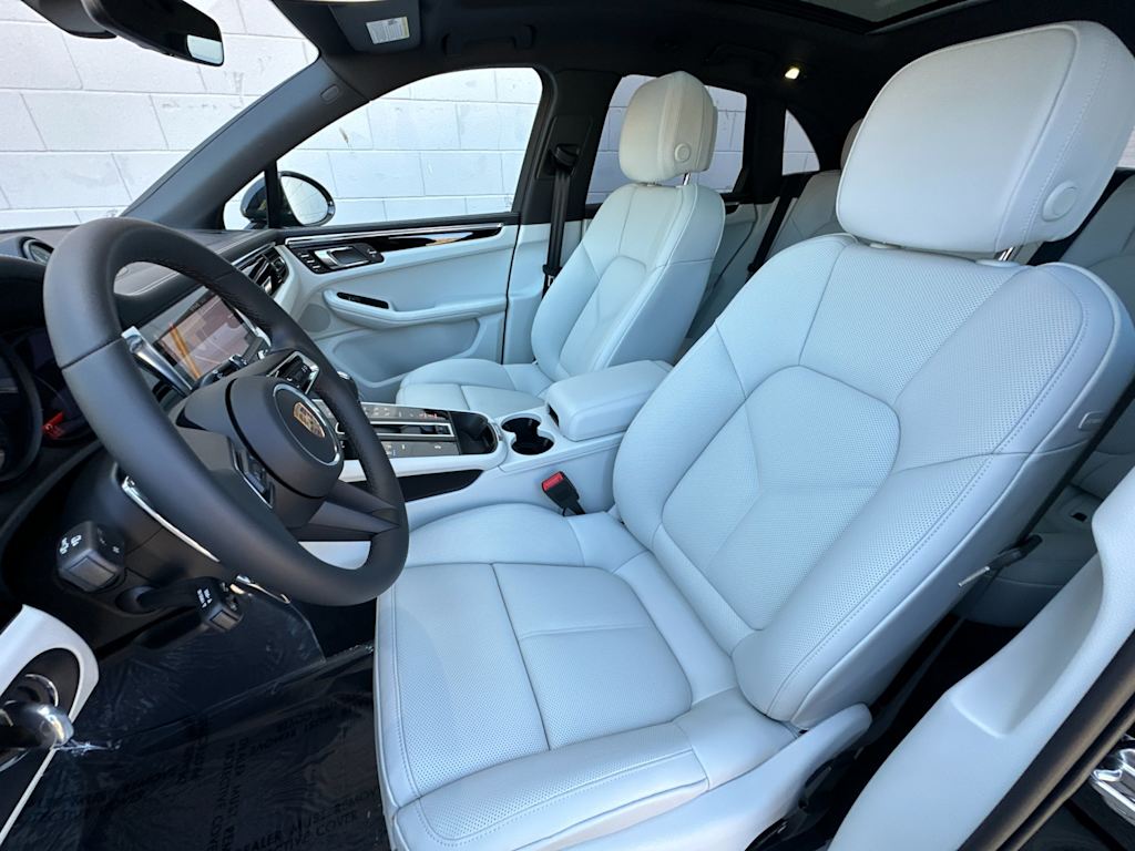 Thumbnail: 2025 Porsche Macan - 11