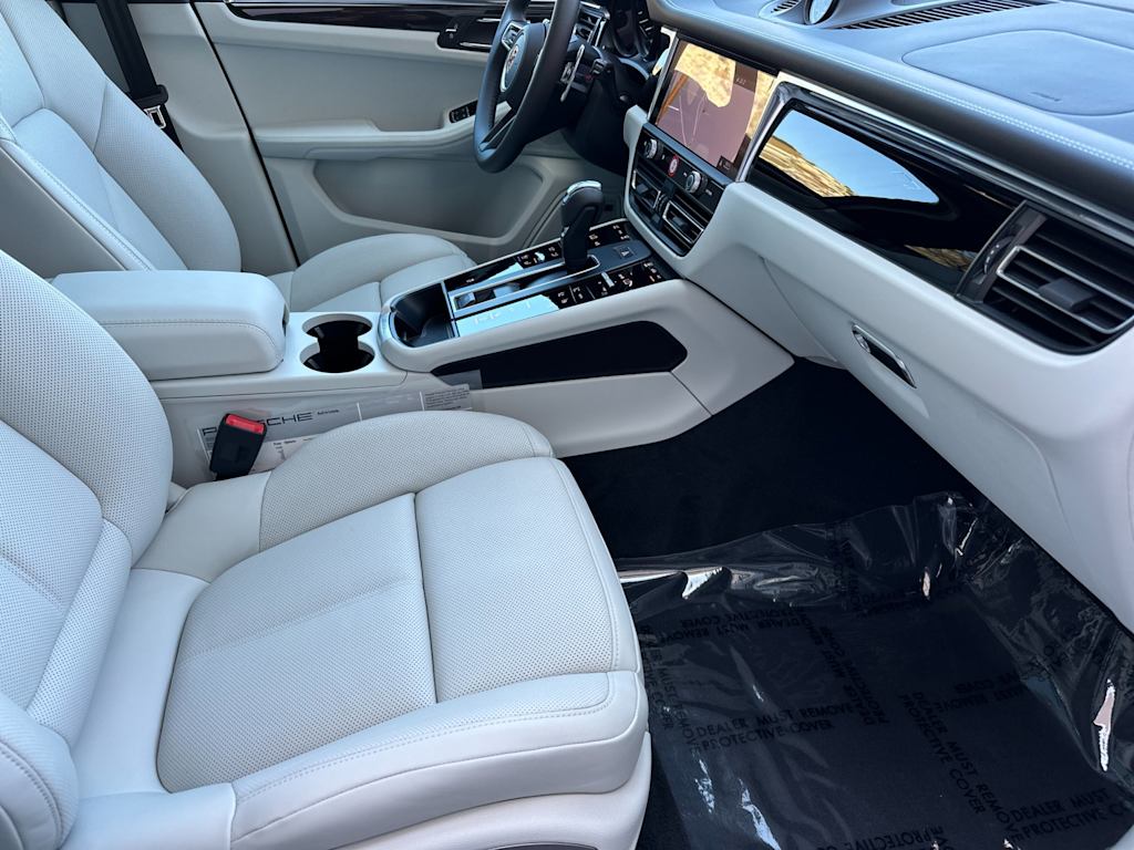 Thumbnail: 2025 Porsche Macan - 22