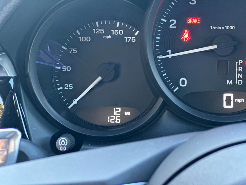 Thumbnail: 2026 Porsche Macan - 30