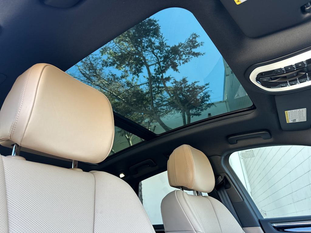 Thumbnail: 2026 Porsche Macan - 24