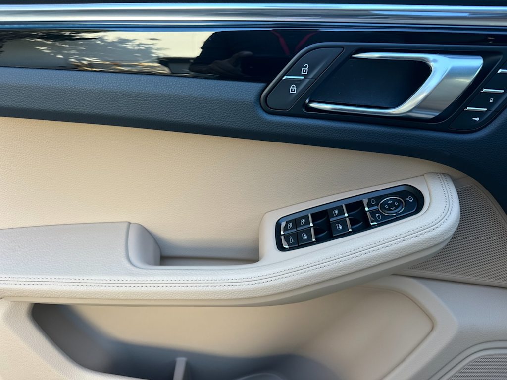 Thumbnail: 2026 Porsche Macan - 22