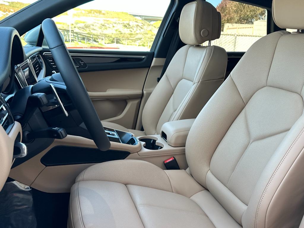 Thumbnail: 2026 Porsche Macan - 11