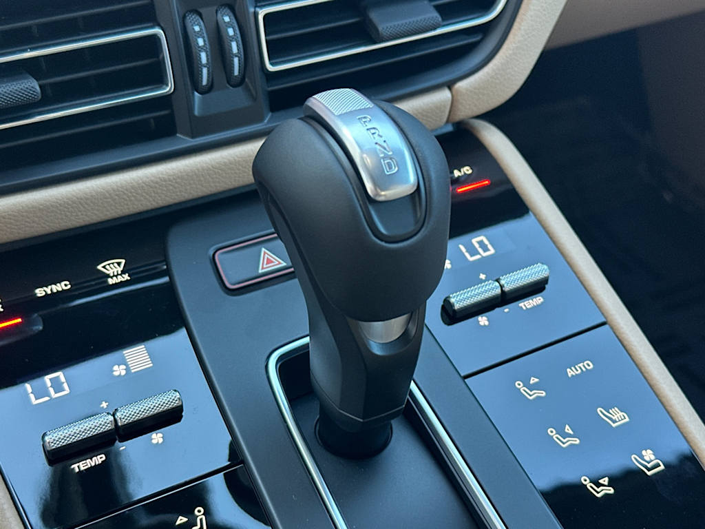 Thumbnail: 2026 Porsche Macan - 27