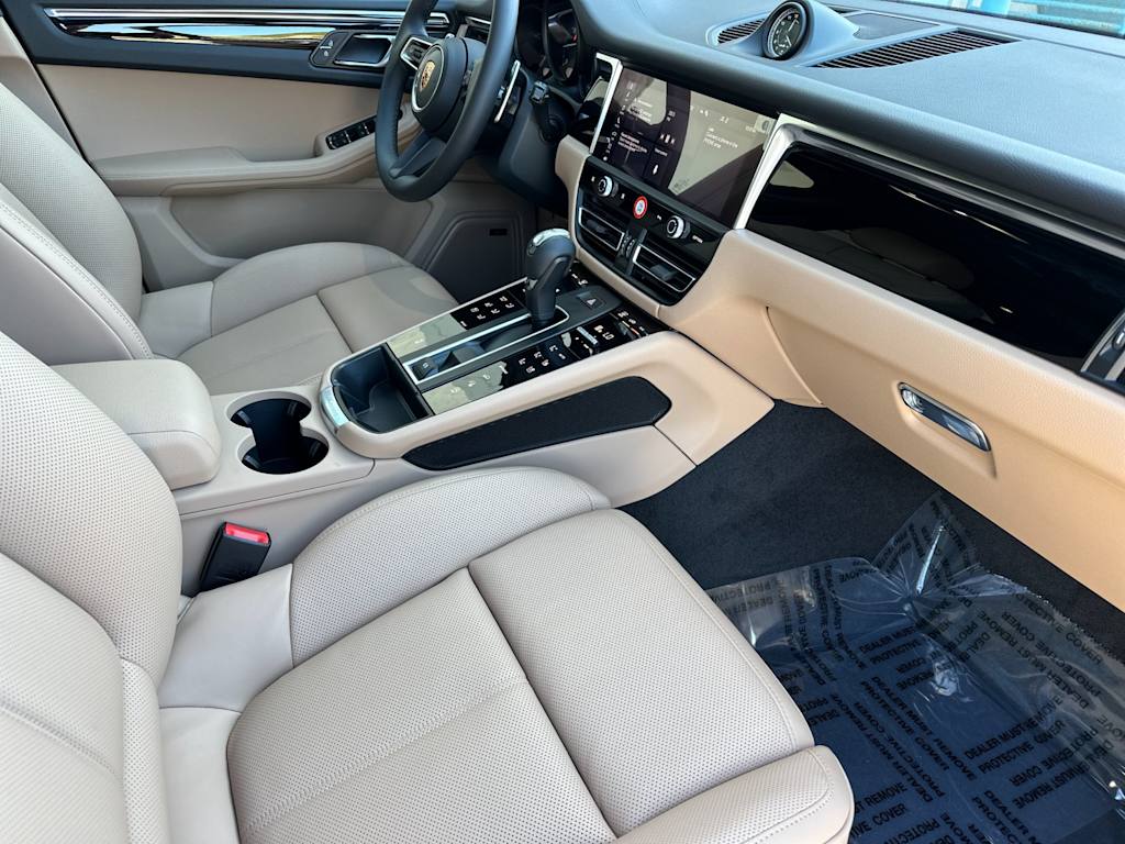 Thumbnail: 2026 Porsche Macan - 13