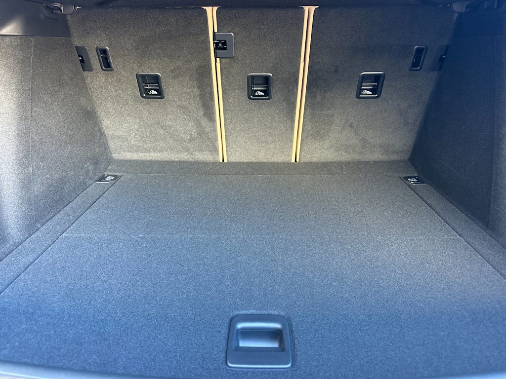 Thumbnail: 2026 Porsche Macan - 17