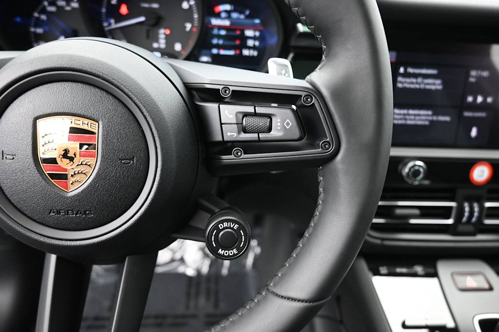 Thumbnail: 2026 Porsche Macan - 18
