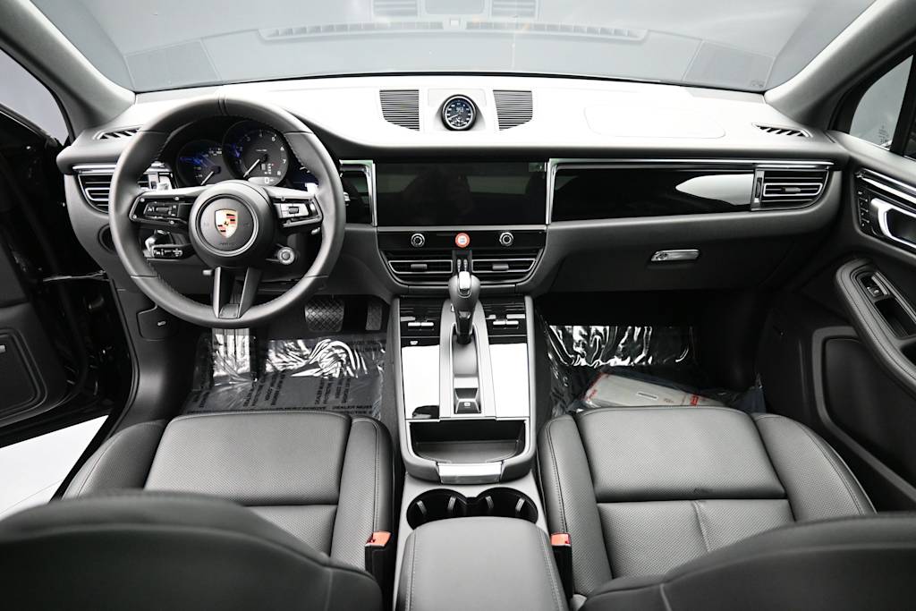 Thumbnail: 2026 Porsche Macan - 8
