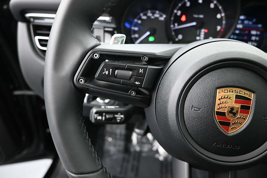 Thumbnail: 2026 Porsche Macan - 19