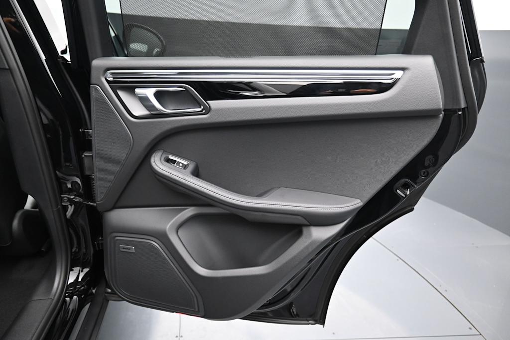 Thumbnail: 2026 Porsche Macan - 24