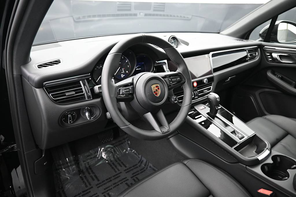 Thumbnail: 2026 Porsche Macan - 2