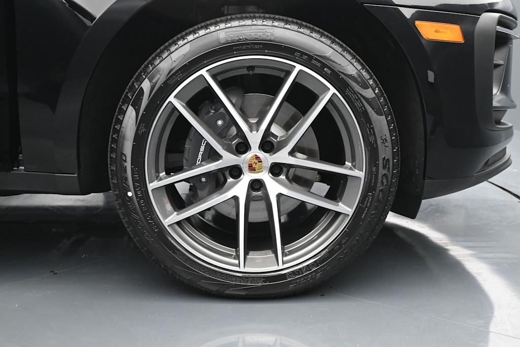 Thumbnail: 2026 Porsche Macan - 6