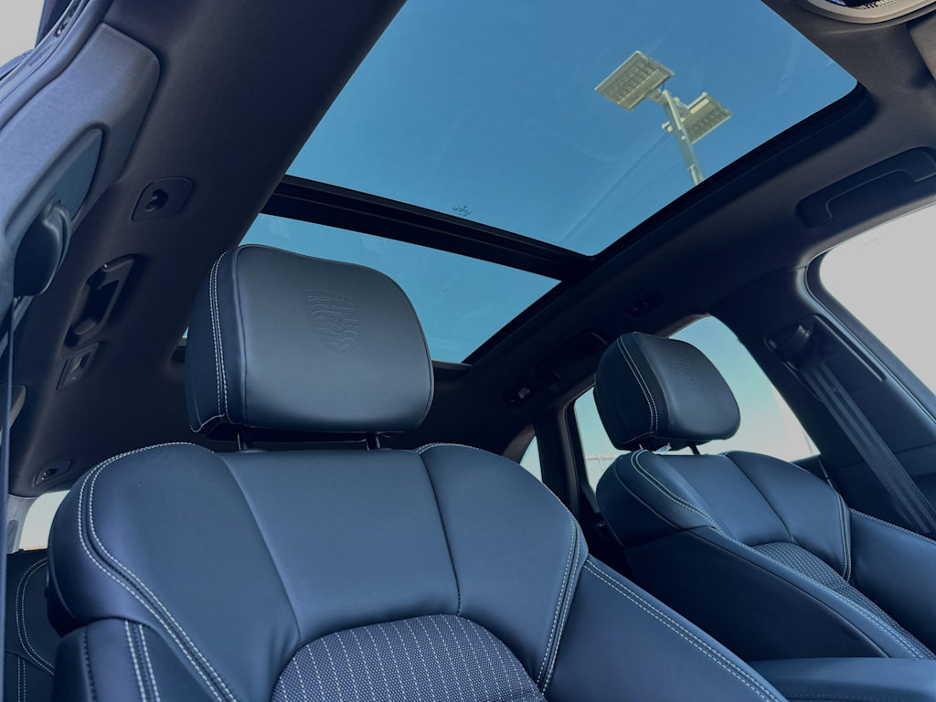 Thumbnail: 2024 Porsche Macan - 24