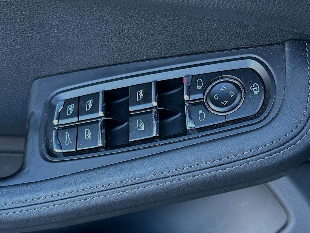 Thumbnail: 2024 Porsche Macan - 22