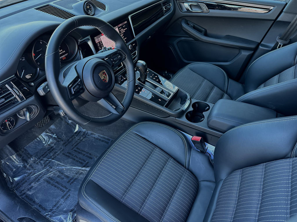 Thumbnail: 2024 Porsche Macan - 10