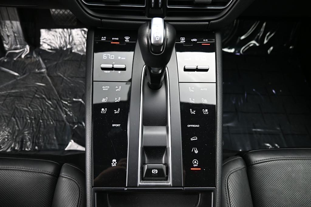 Thumbnail: 2024 Porsche Macan - 14