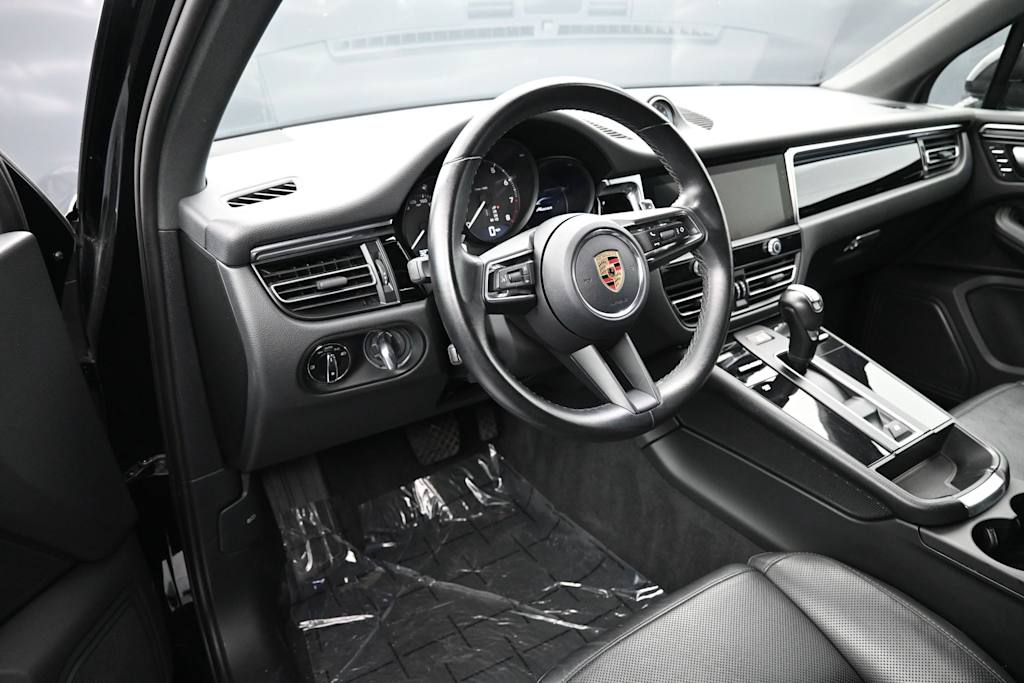 Thumbnail: 2024 Porsche Macan - 2