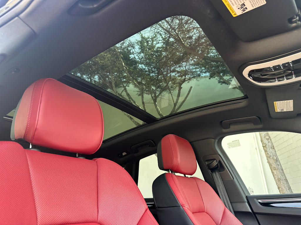 Thumbnail: 2025 Porsche Macan - 23