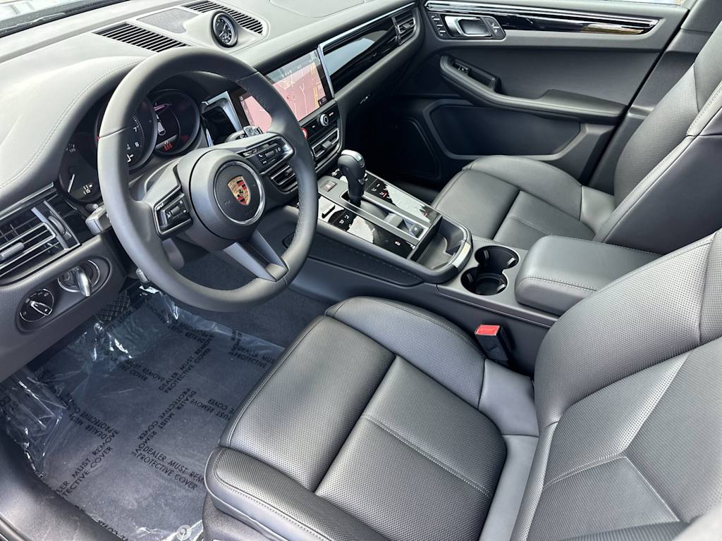 Thumbnail: 2025 Porsche Macan - 10