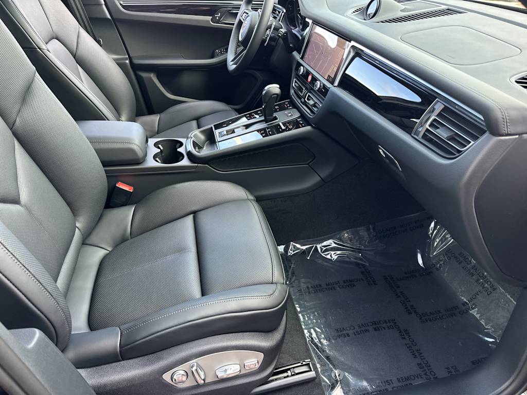 Thumbnail: 2025 Porsche Macan - 22