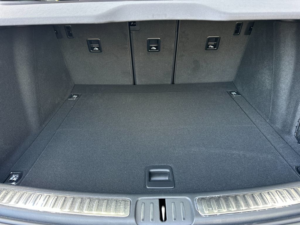 Thumbnail: 2025 Porsche Macan - 16