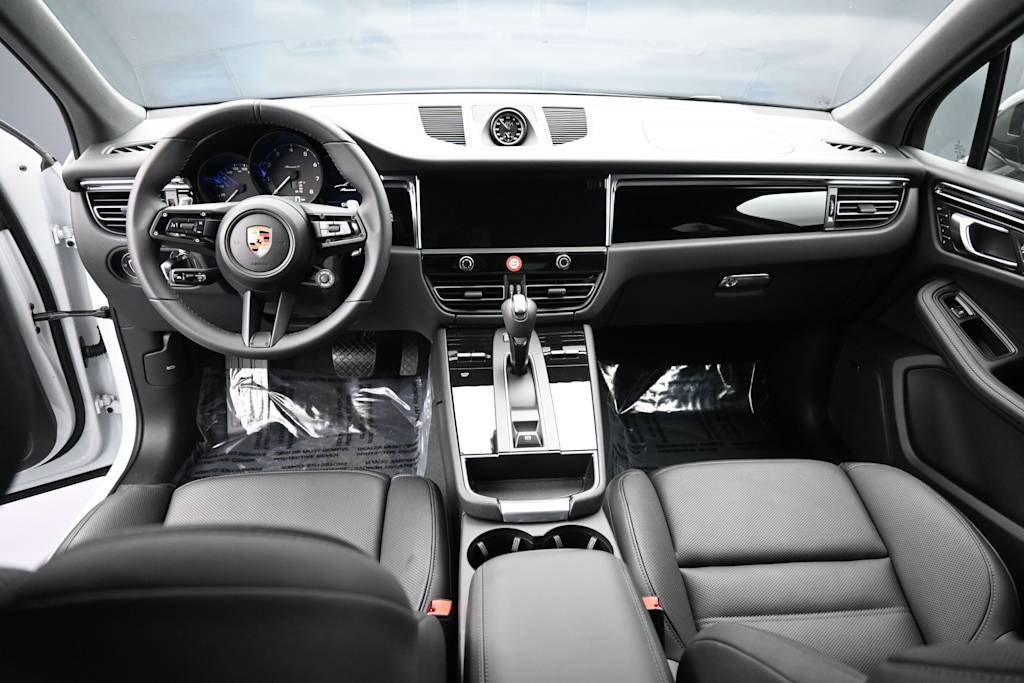 Thumbnail: 2026 Porsche Macan - 7