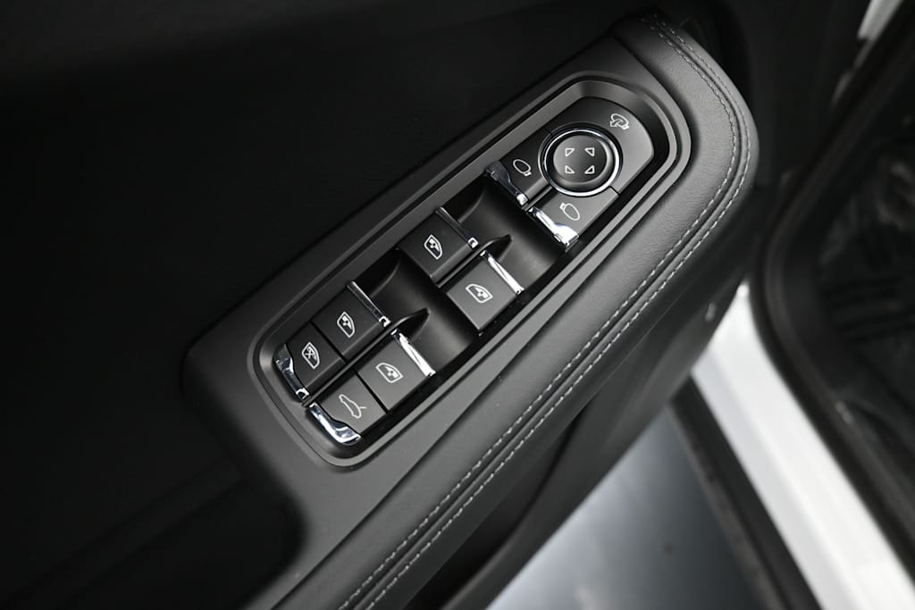 Thumbnail: 2026 Porsche Macan - 21