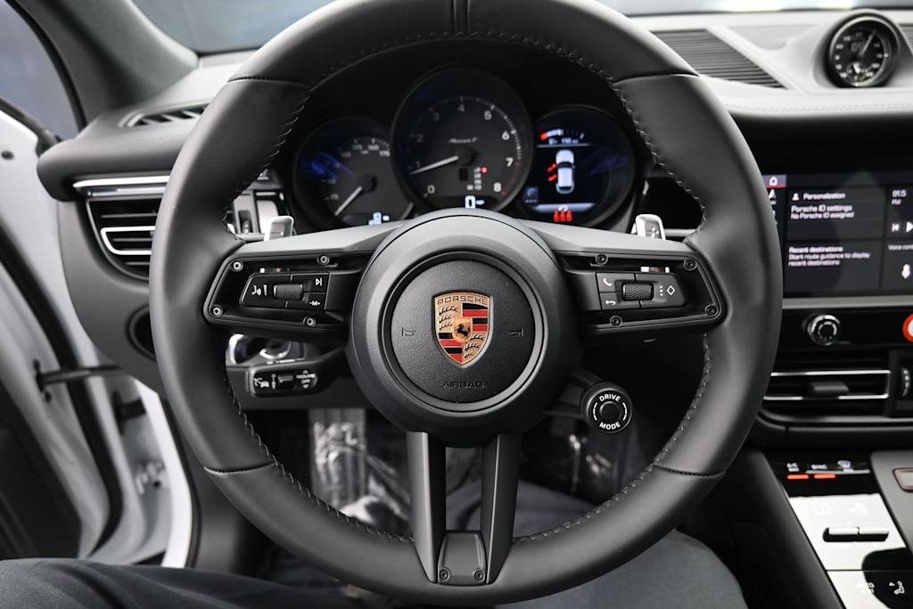 Thumbnail: 2026 Porsche Macan - 10