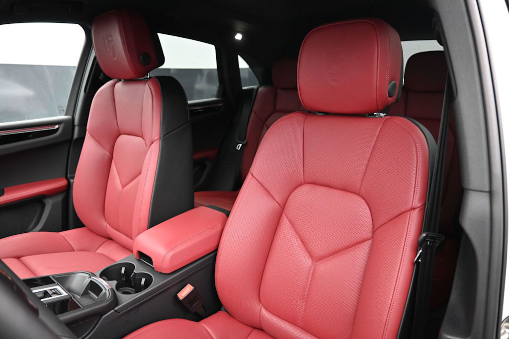 Thumbnail: 2026 Porsche Macan - 9