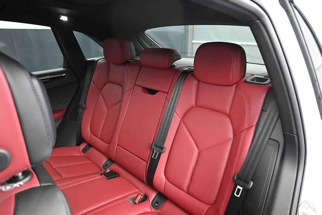 Thumbnail: 2026 Porsche Macan - 10