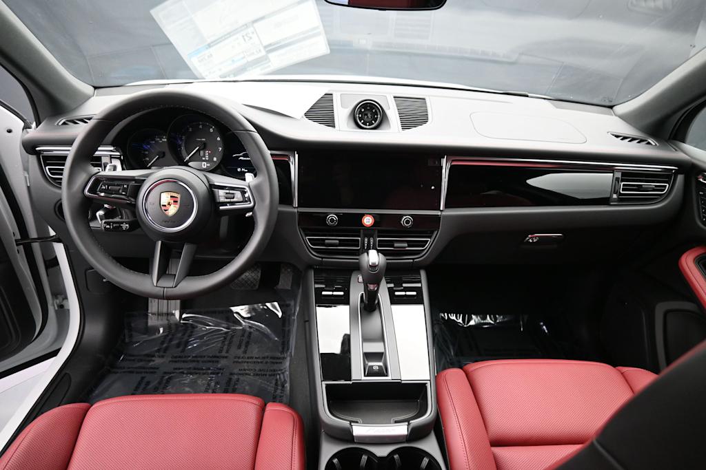Thumbnail: 2026 Porsche Macan - 8