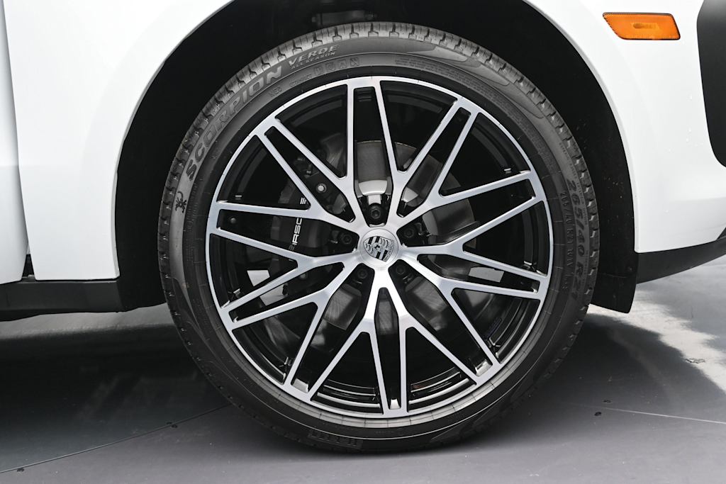 Thumbnail: 2026 Porsche Macan - 7